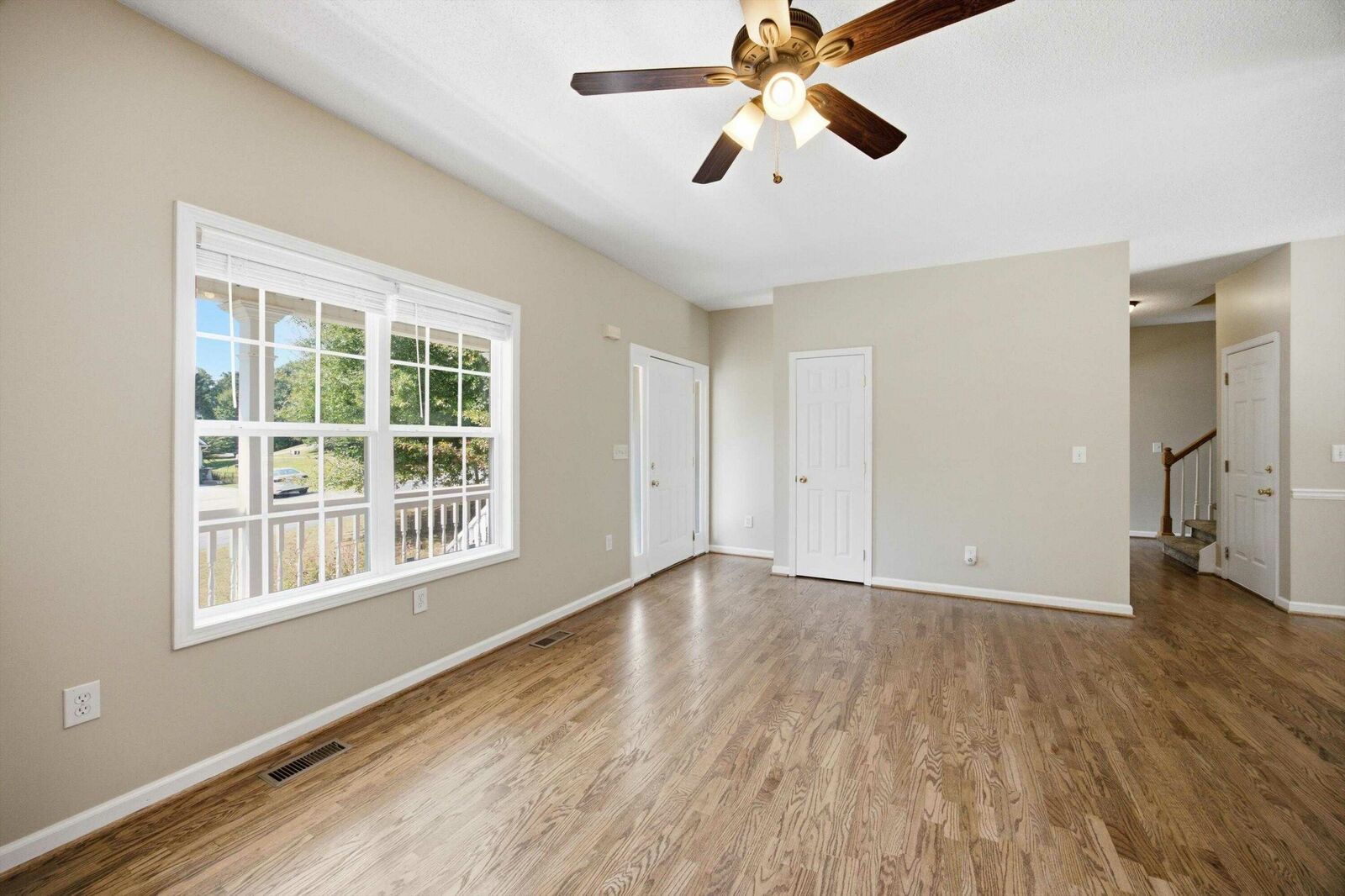 145 Prince Albert Court SW - Photo 4