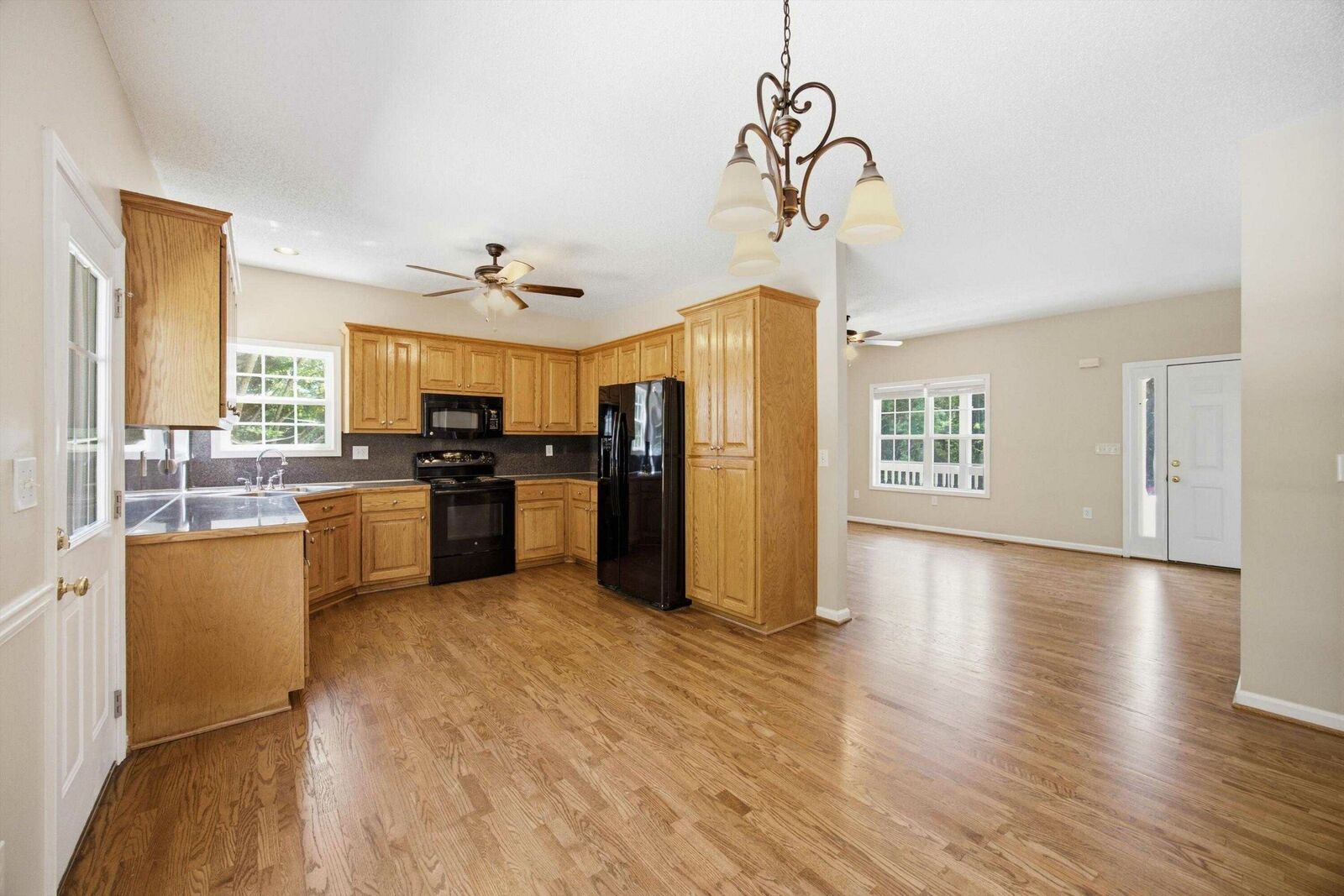 145 Prince Albert Court SW - Photo 6