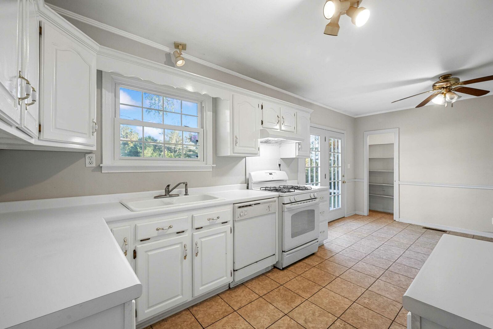 68 Leroy Lane - Photo 7